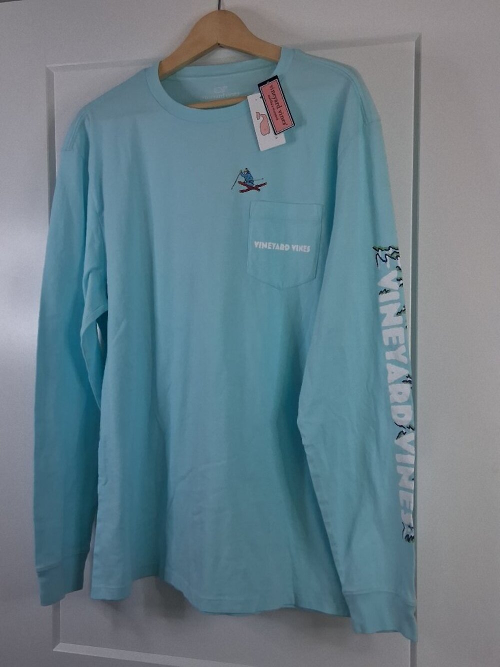 NWT Vineyard Vines Men's Large Long Sleeve T Shirt Blue Ski Jump Graphic Pocket